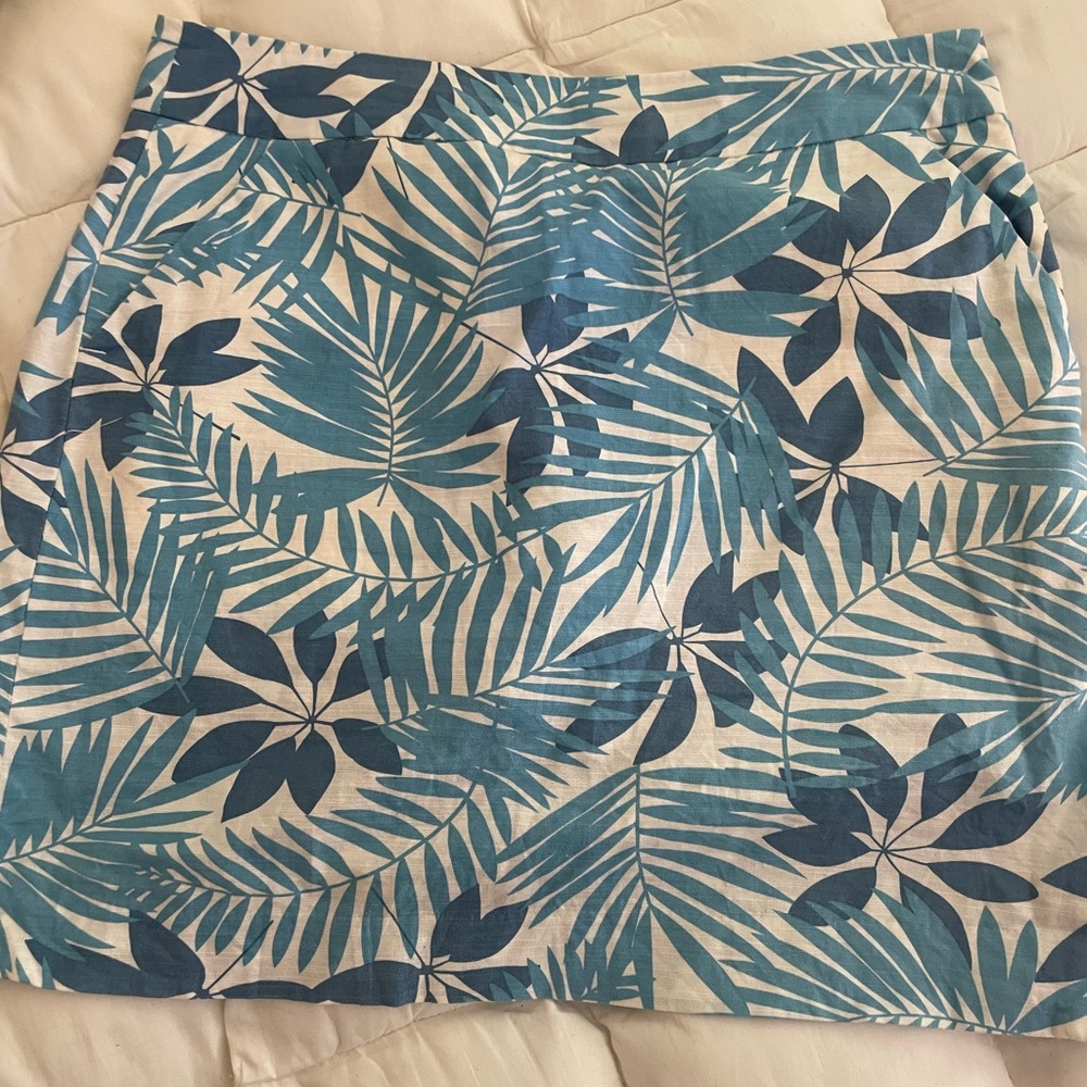 Loudmouth ladies. Great skirt for any event size 8. Excellent condition.